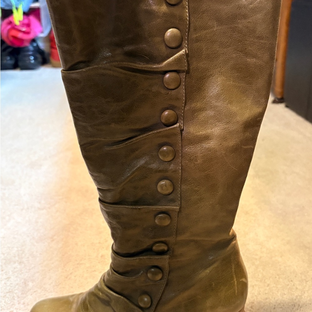 Miz Mooz Olive Buttoned Heeled Boots